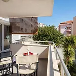 Modern With Terrace 4 Min Walk To The Apartment Split