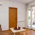 Modern With Terrace 4 Min Walk To The