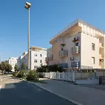 Modern With Terrace 4 Min Walk To The