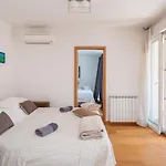Modern With Terrace 4 Min Walk To The *