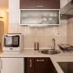 Modern With Terrace 4 Min Walk To The Apartment