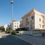 Modern With Terrace 4 Min Walk To The Apartment