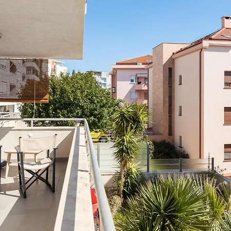 Modern With Terrace 4 Min Walk To The Apartamento Split