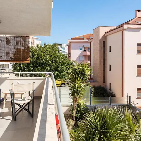 Modern With Terrace 4 Min Walk To The Apartment Split