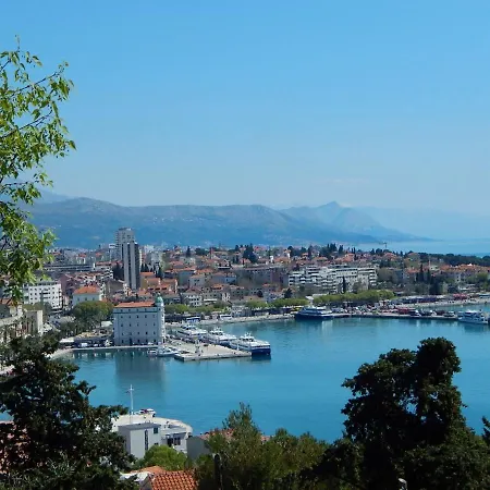 Apartment Modern With Terrace 4 Min Walk To The *