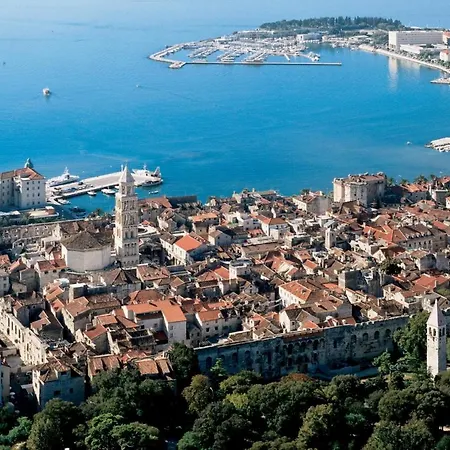 Apartmán Modern With Terrace 4 Min Walk To The *