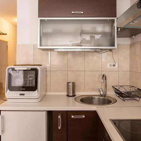 Modern With Terrace 4 Min Walk To The Apartment
