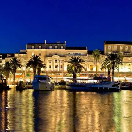 Apartmán Modern With Terrace 4 Min Walk To The *