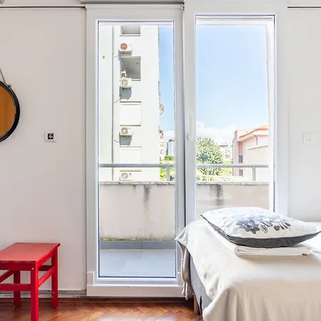 Modern With Terrace 4 Min Walk To The