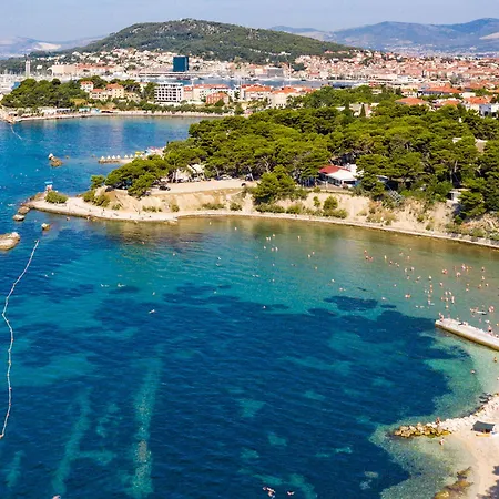 Modern With Terrace 4 Min Walk To The *