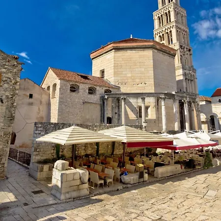 Modern With Terrace 4 Min Walk To The Apartmán Split