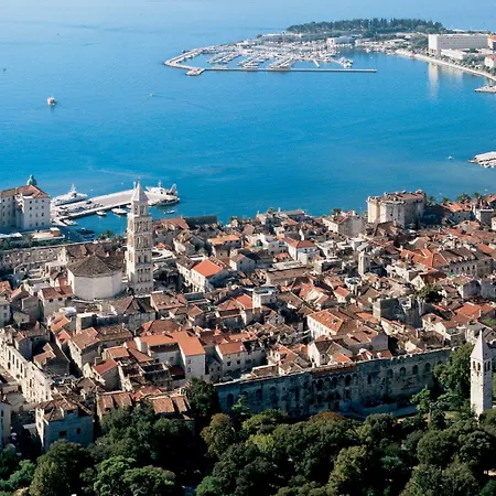 Modern With Terrace 4 Min Walk To The Apartamento Split