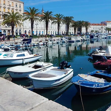 Modern With Terrace 4 Min Walk To The Appartement Split