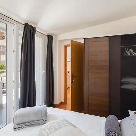 Modern With Terrace 4 Min Walk To The Split