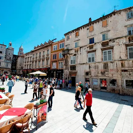 Daire Modern With Terrace 4 Min Walk To The Split