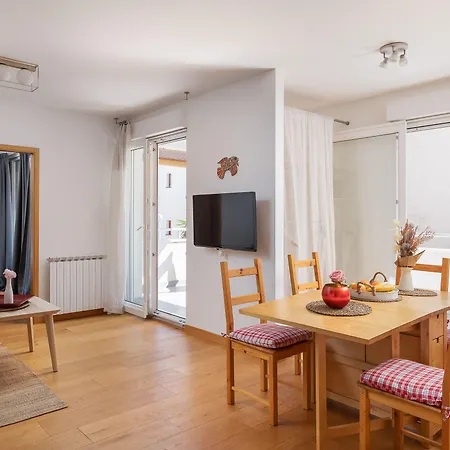 Modern With Terrace 4 Min Walk To The *